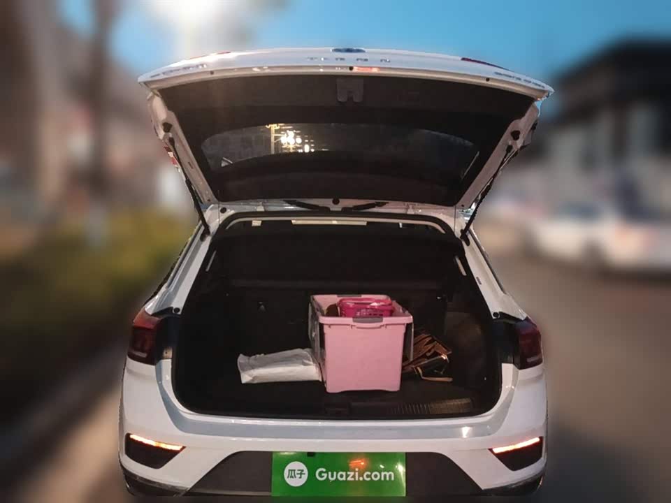 Volkswagen T-ROC exploring Songs