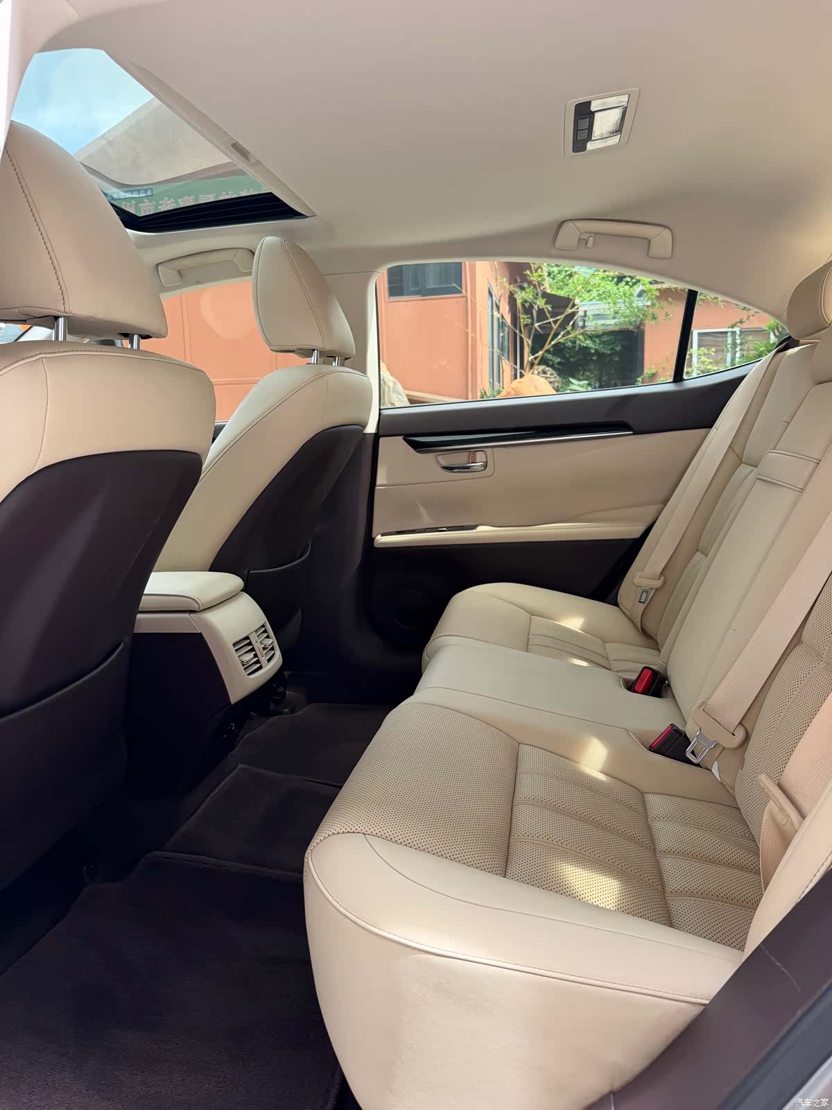 Lexus ES, 2015 9