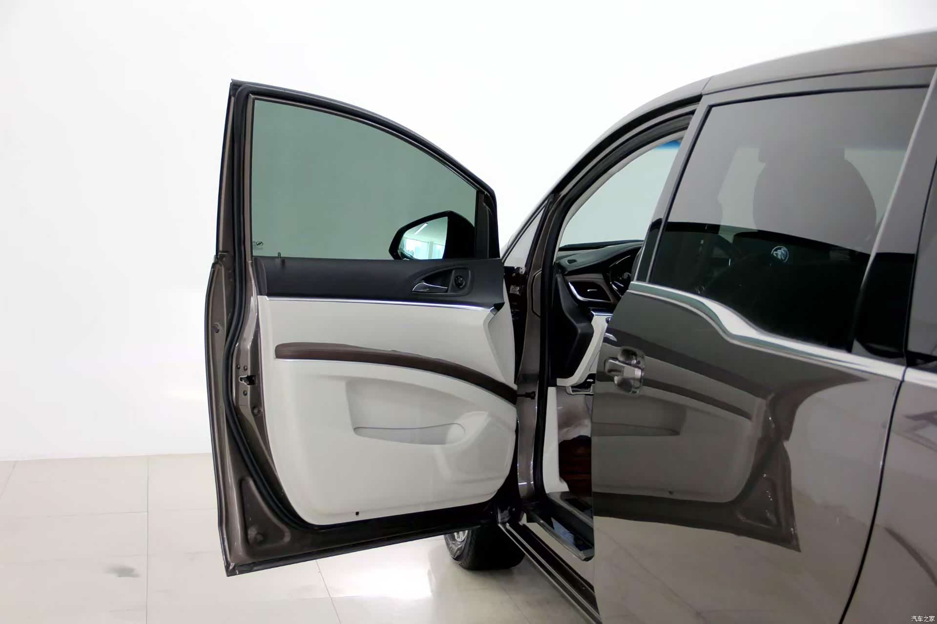 Buick GL8, 2022 10