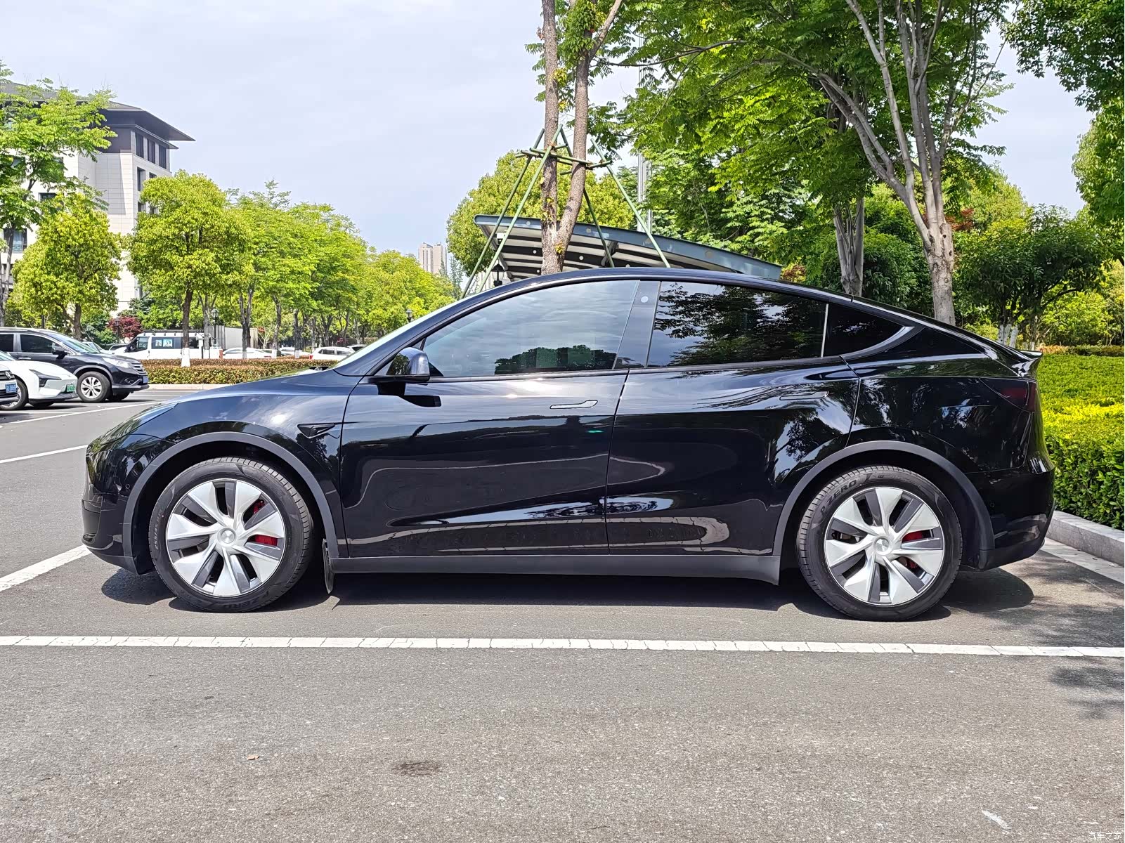Tesla Model Y, 2023 4