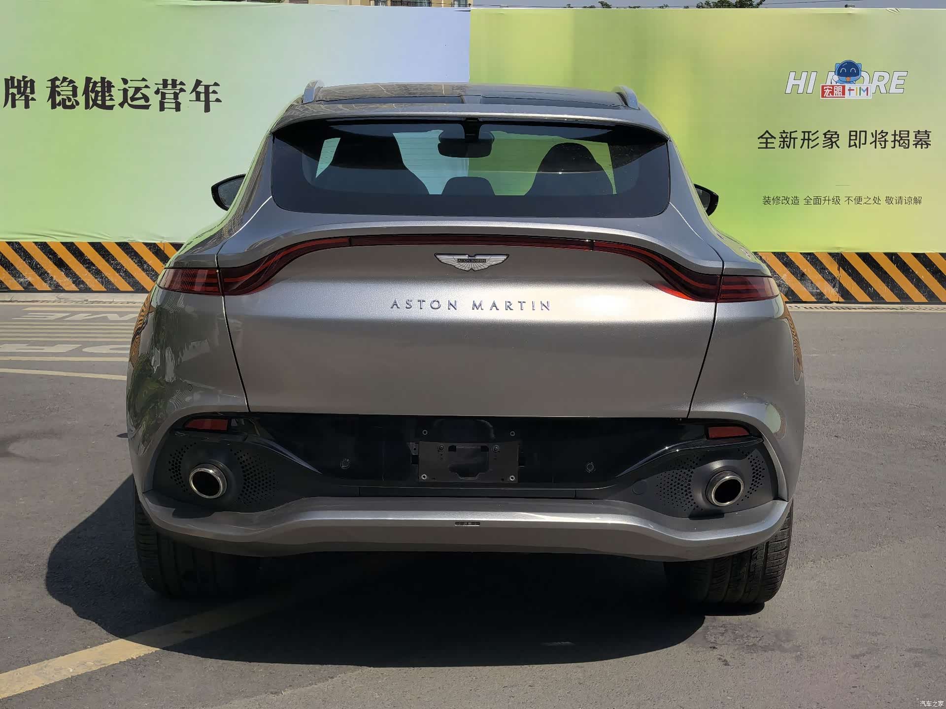 Aston Martin DBX, 2023 все фото