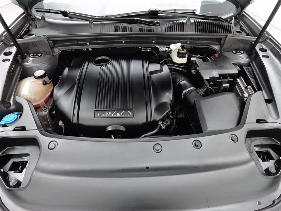 Lynk & Co 02