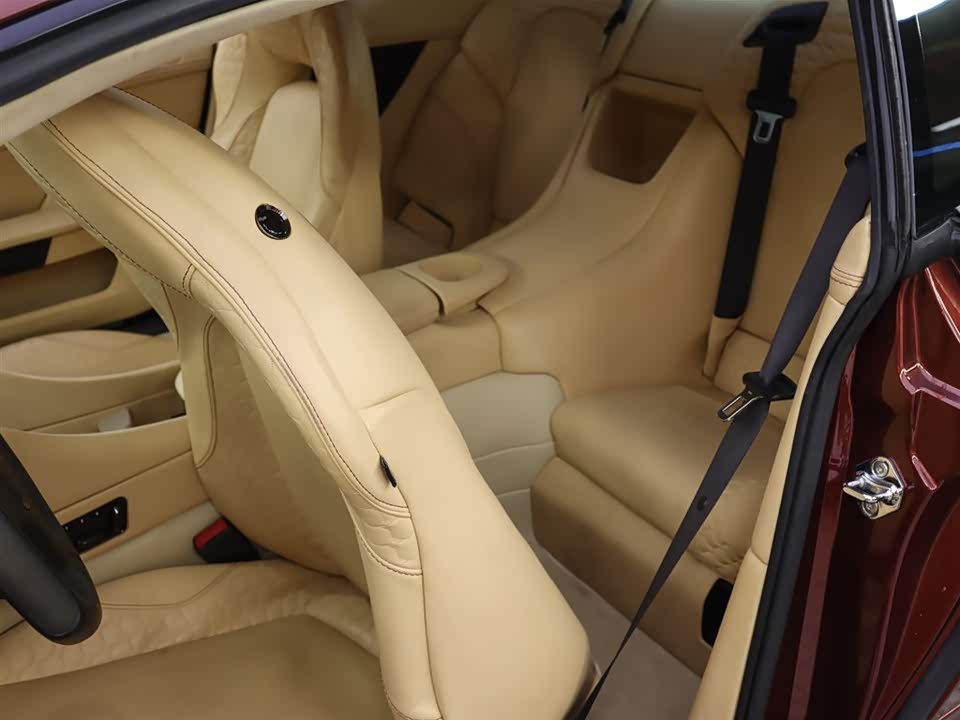 Aston Martin Vanquish Aston Martin Vanquish