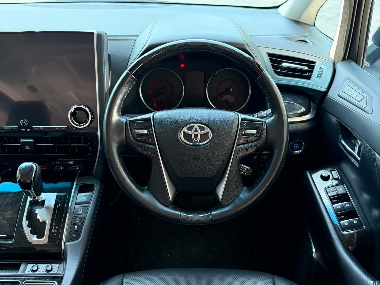 Toyota Vellfire, 2019 9