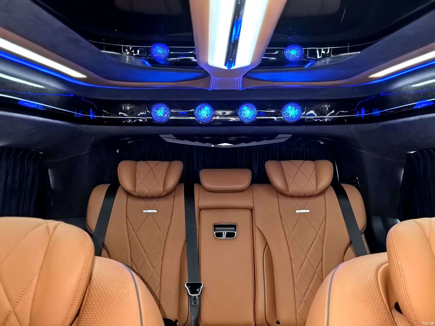 Mercedes-Benz V-Class, 2024 17