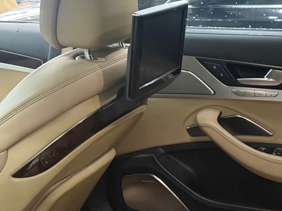 Audi A8 2012, фото 17