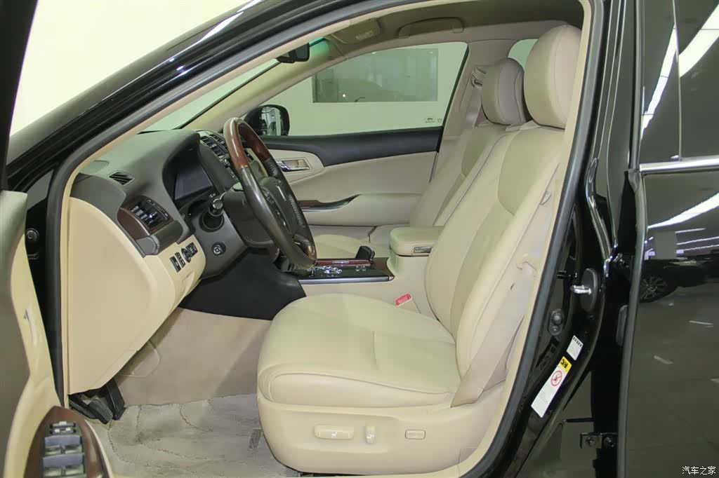 Toyota Crown, 2013 7