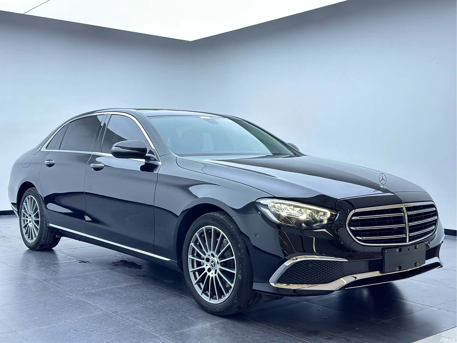 Mercedes-Benz E-Class, 2023 3