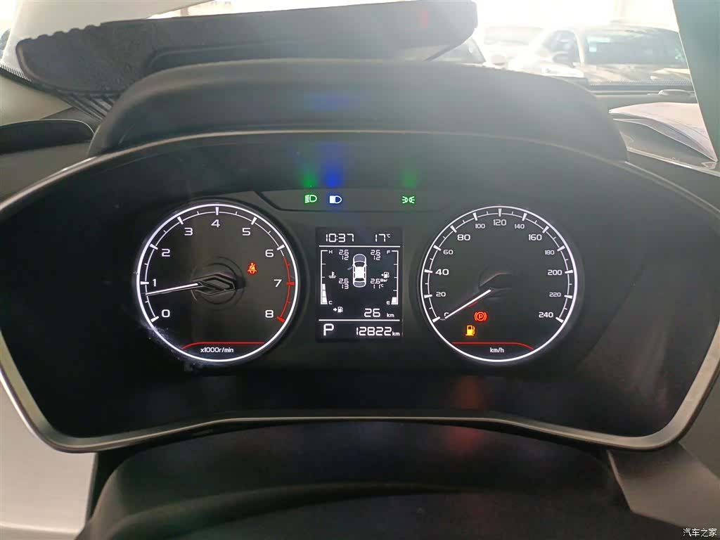 Geely Coolray, 2025 12