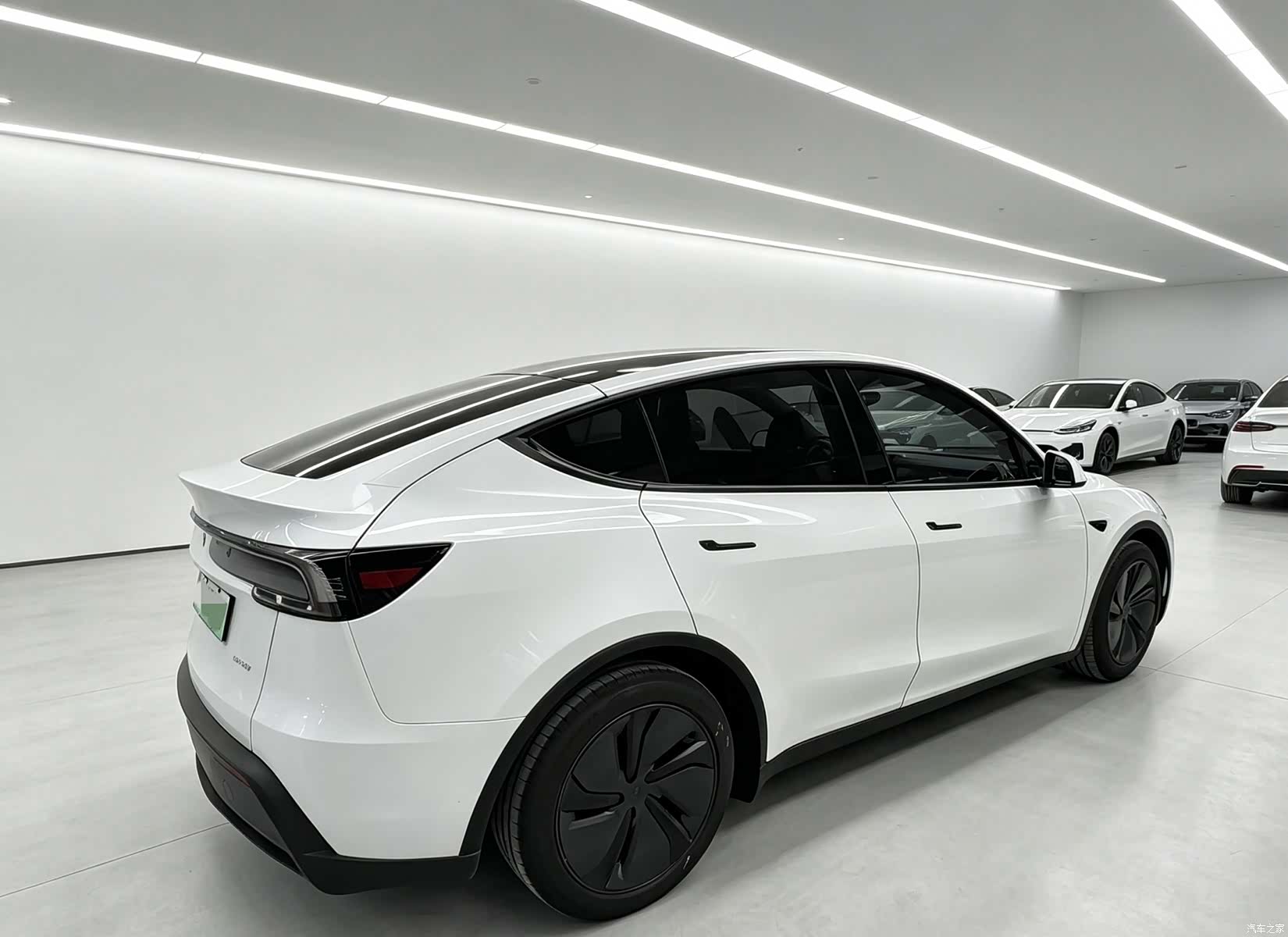 Tesla Model Y, 2026 10