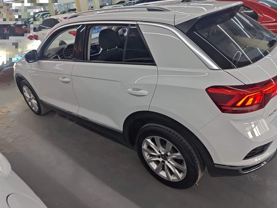 Volkswagen T-ROC exploring Songs