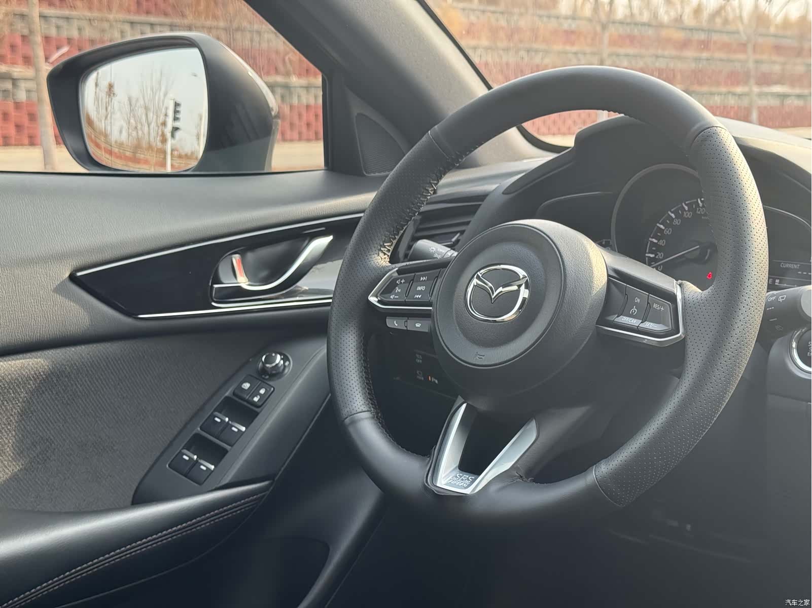 Mazda CX-4, 2023 14