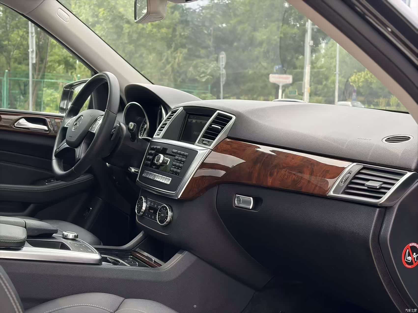 Mercedes-Benz M-Class, 2015 12