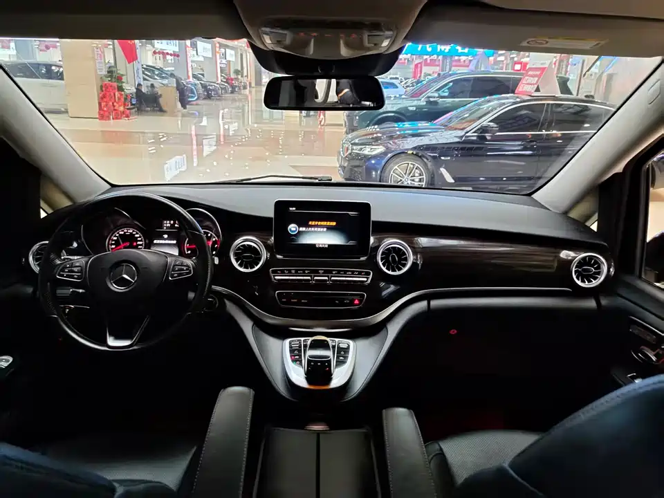 Mercedes-Benz V-class