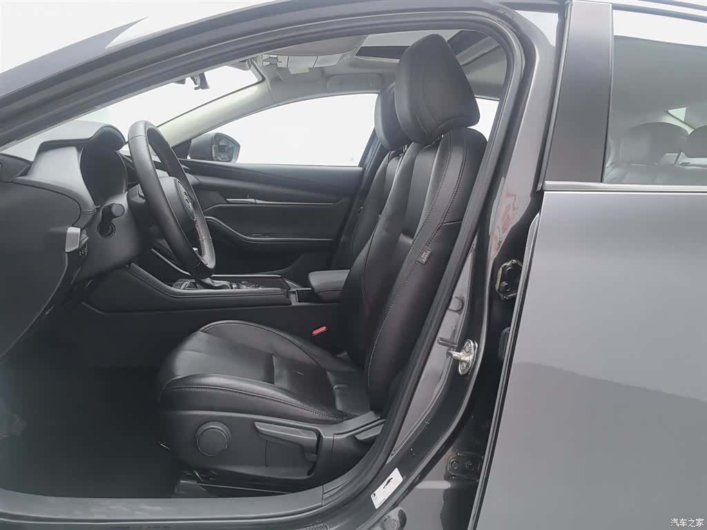 Mazda Mazda3, 2020 10