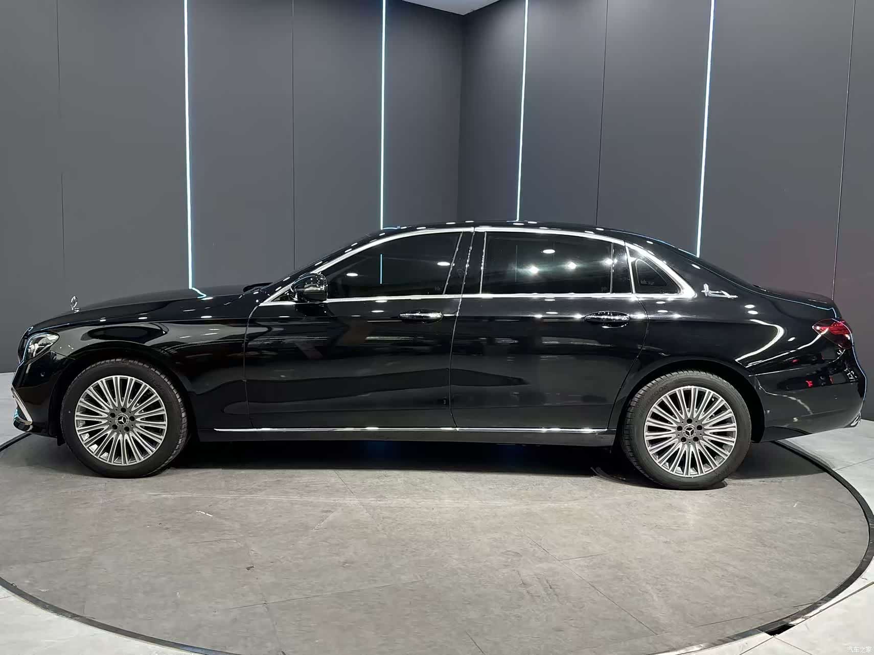 Mercedes-Benz E-Class, 2023 4