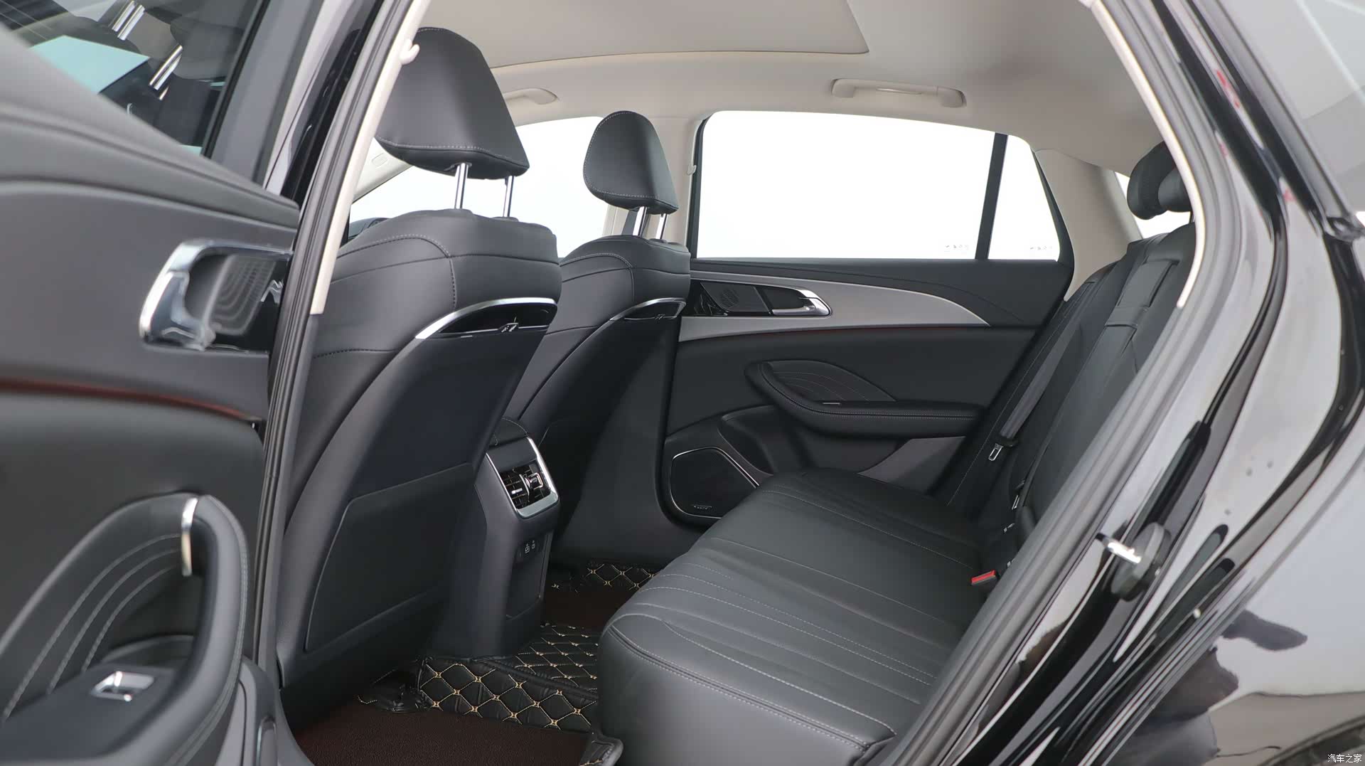 Hongqi H5, 2023 14