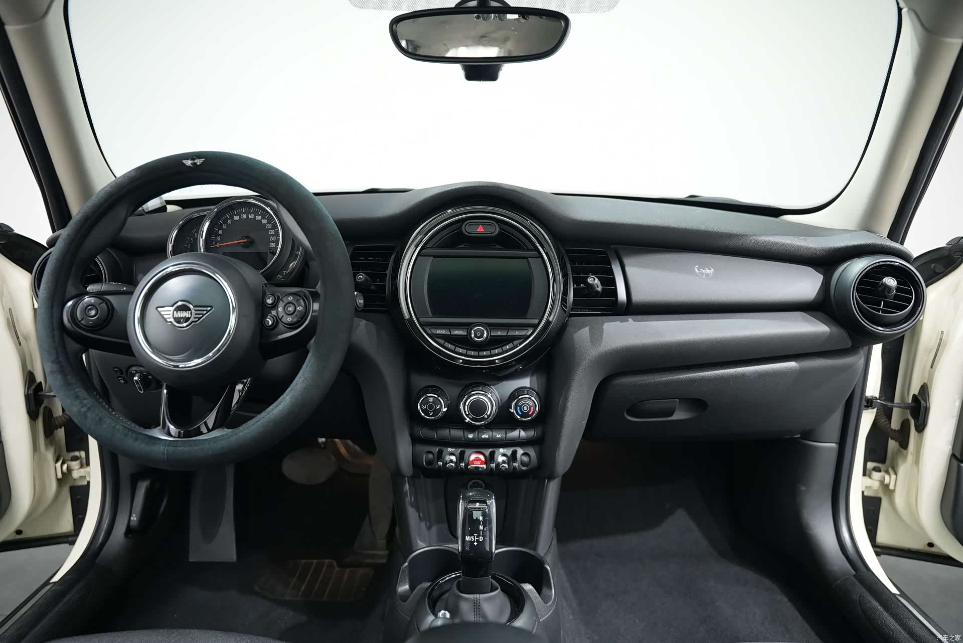 Mini ONE, 2020 14