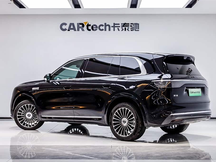 AITO Ask the world M8