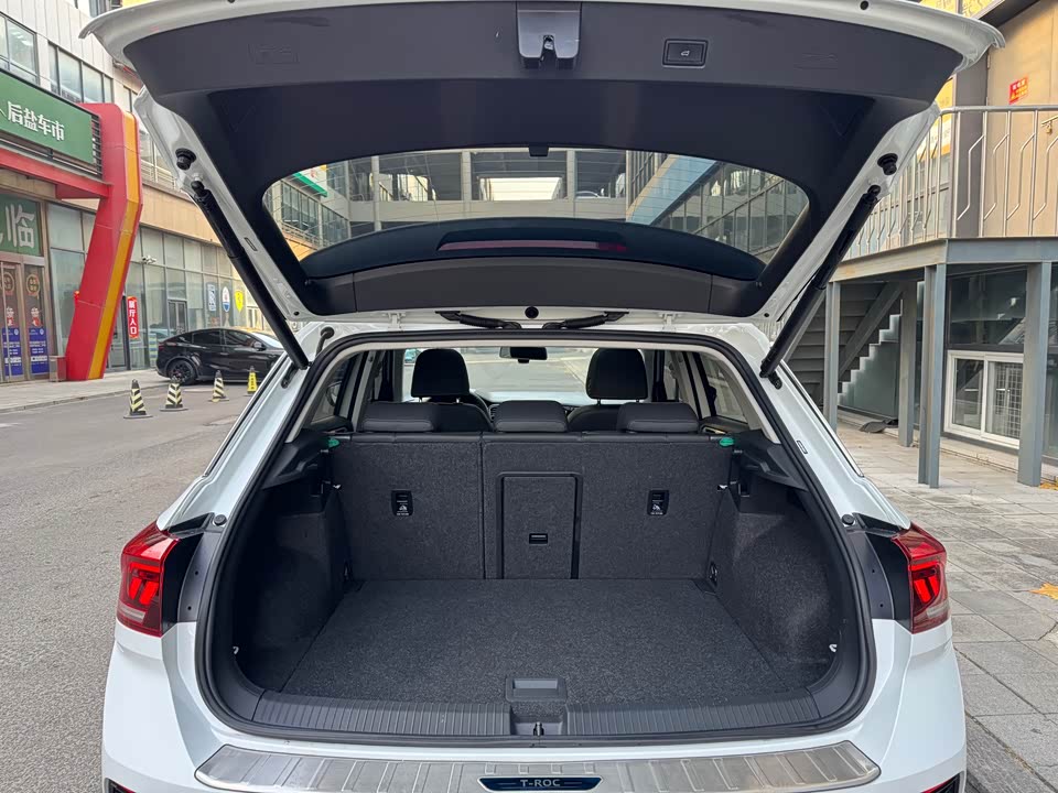 Volkswagen T-ROC exploring Songs