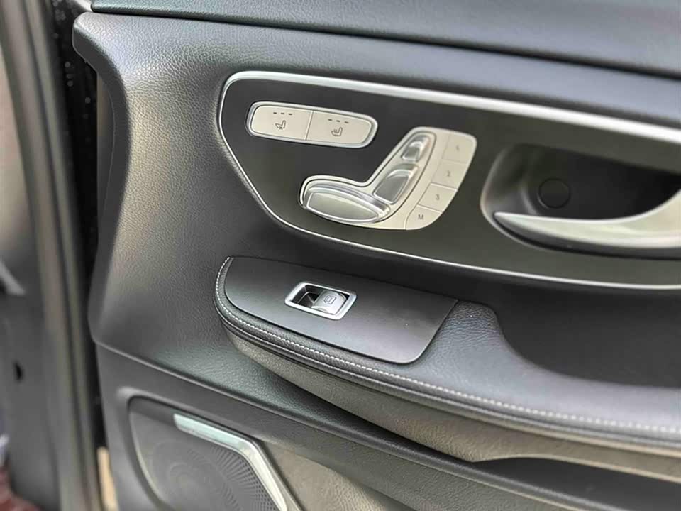 Mercedes-Benz V-class