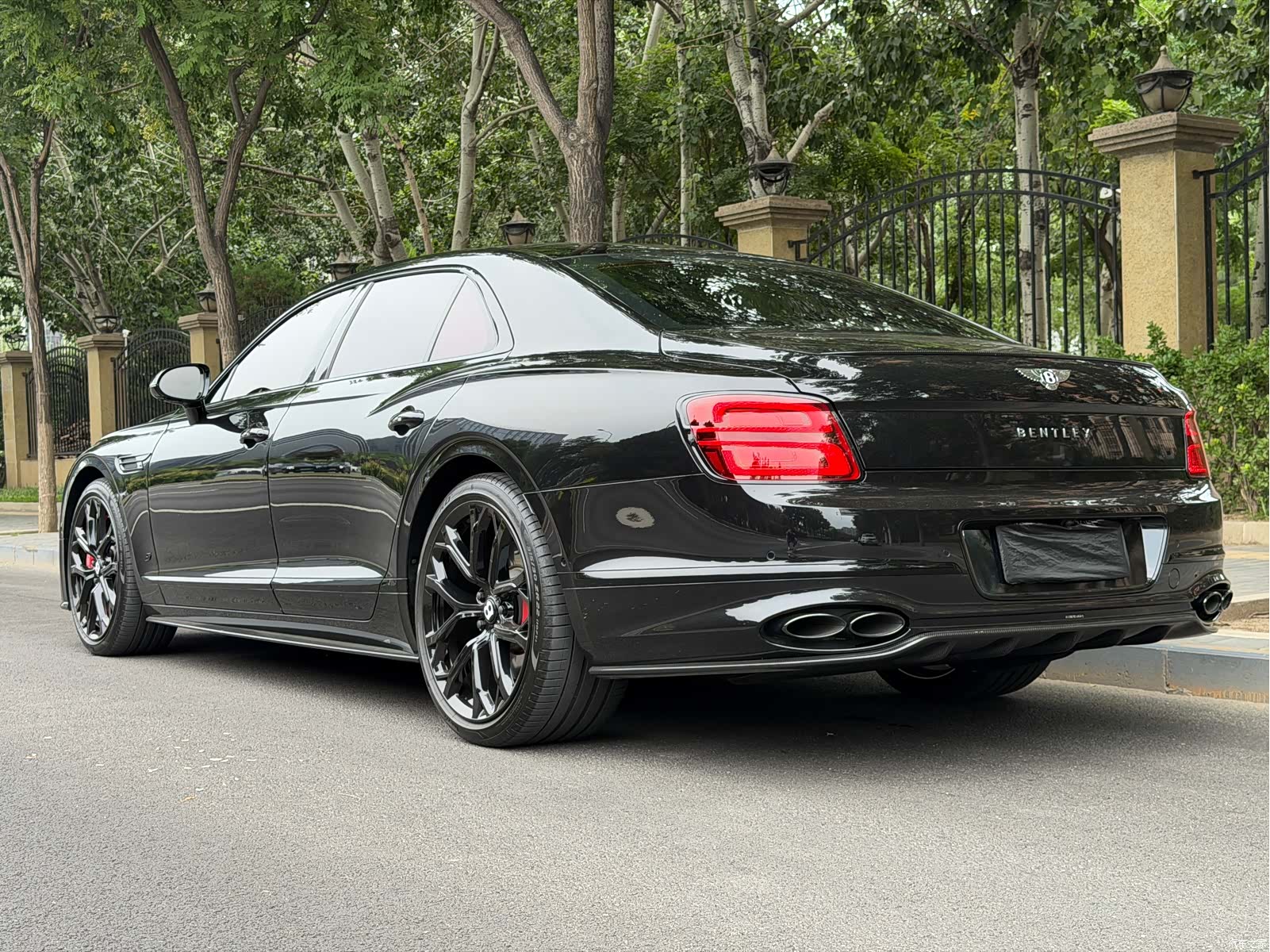 Bentley Flying Spur, 2024 4
