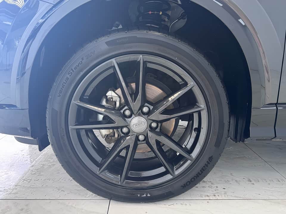 Audi Q2L