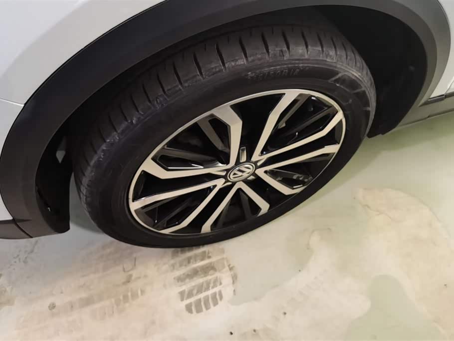 Volkswagen T-ROC exploring Songs