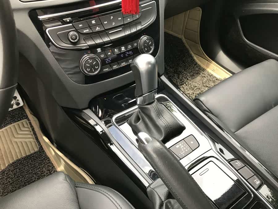 请帮我设计一个艺术签名,名字"徐志伟"!