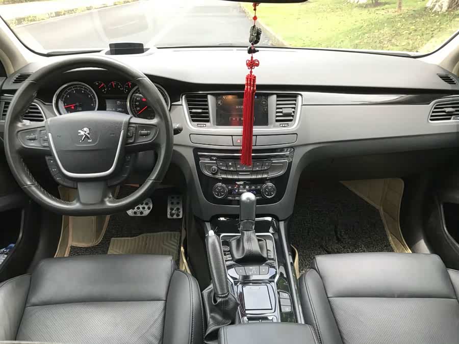 请帮我设计一个艺术签名,名字"徐志伟"!